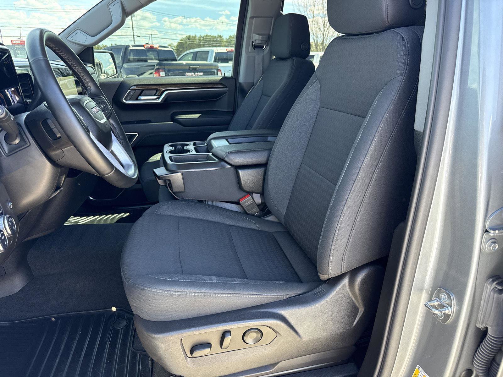 Used 2023 GMC Sierra 1500 SLE w/ X31 Off-Road Package AWD/4WD image 13