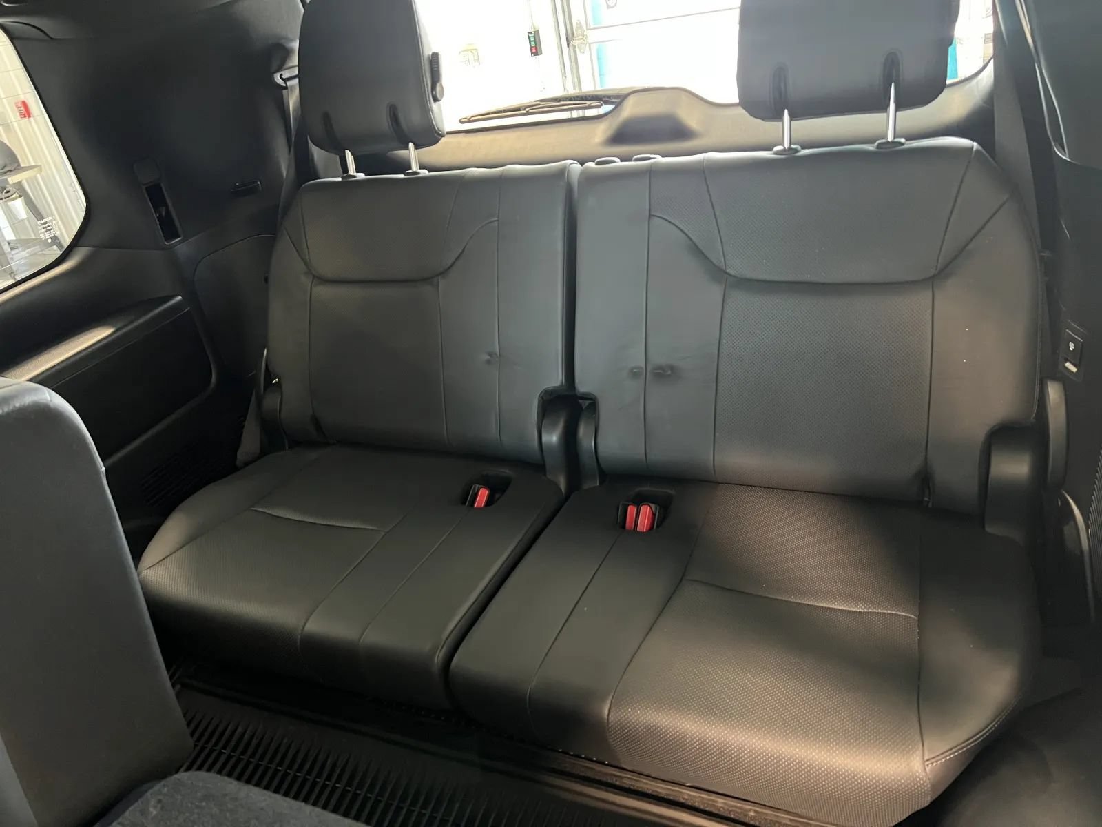 Used 2021 Lexus LX 570 4WD w/ Sport Package image 23