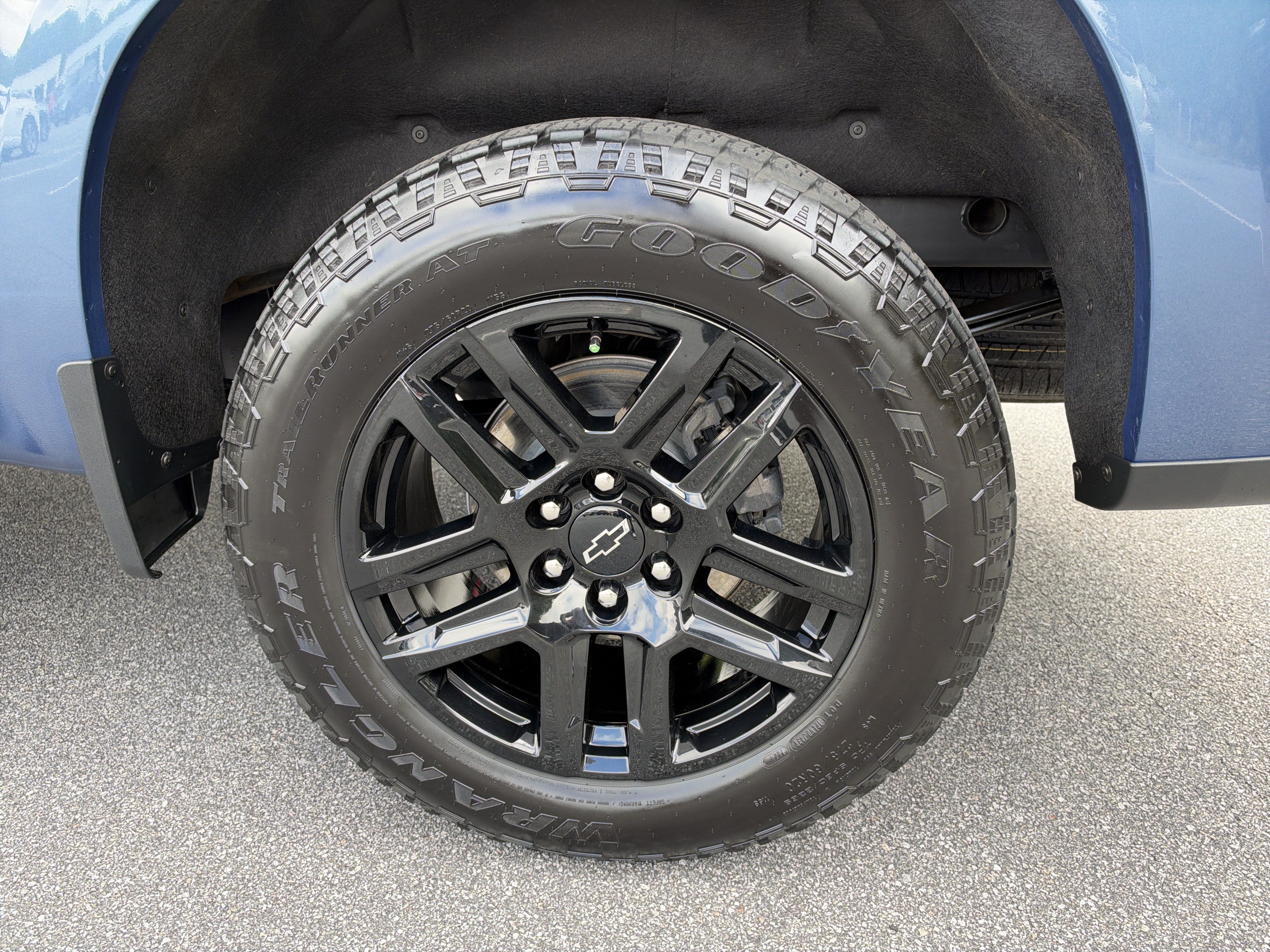 Used 2024 Chevrolet Silverado 1500 Custom w/ Turbomax Blackout Package AWD/4WD image 23