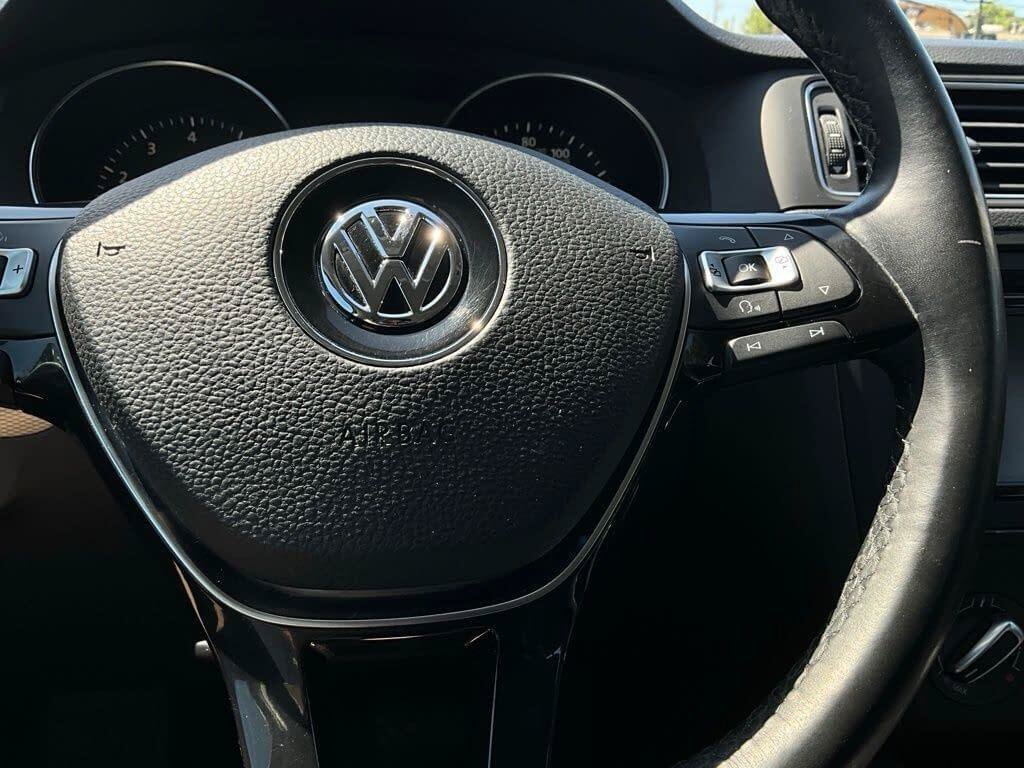 Used 2015 Volkswagen Jetta SE FWD image 19