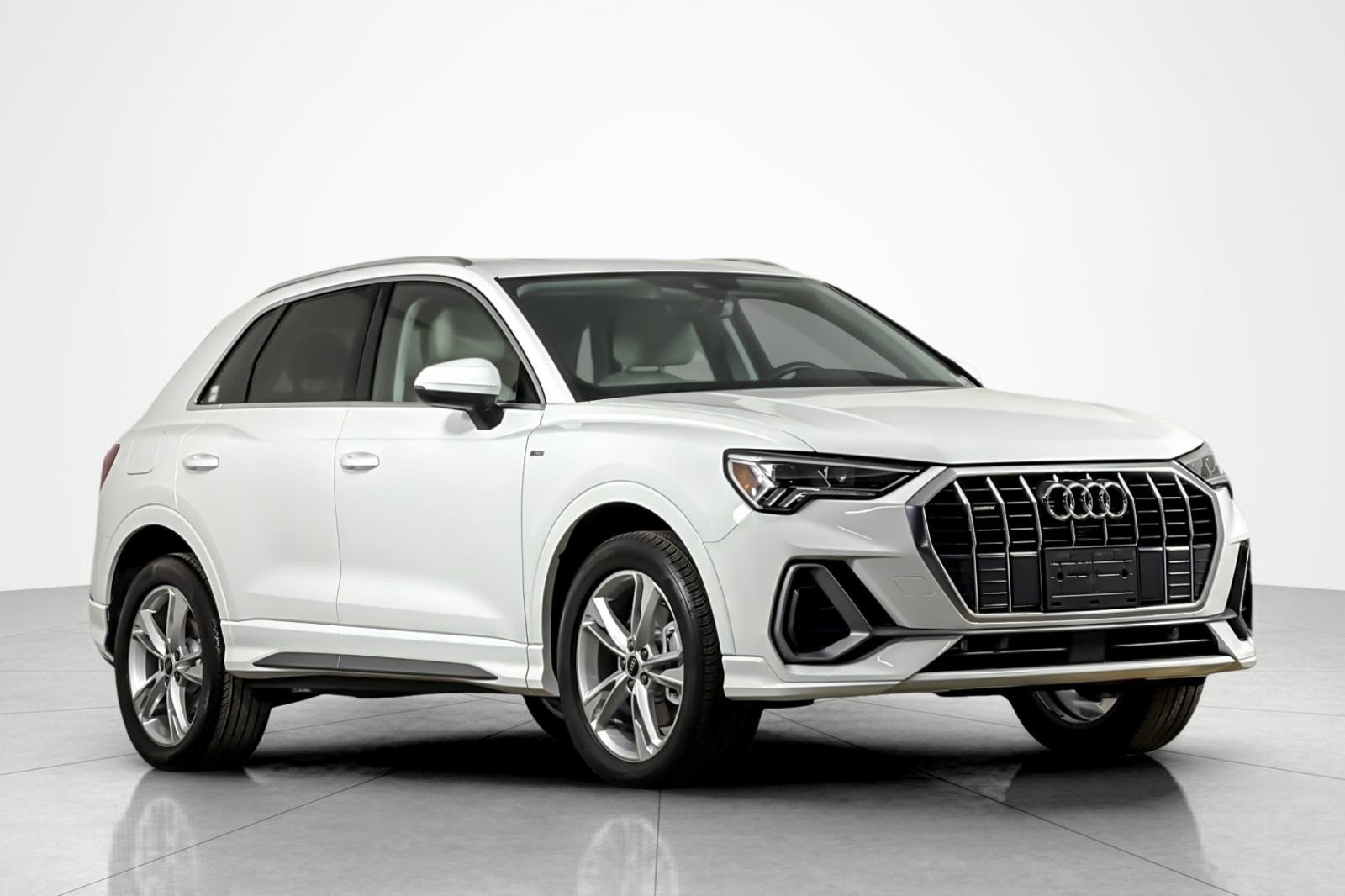Used 2023 Audi Q3 2.0T Premium w/ Convenience Package AWD/4WD image 7