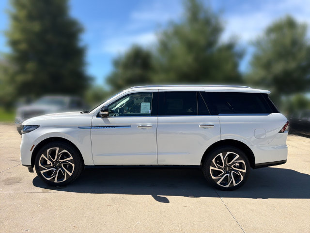 New 2026 Lincoln Navigator Reserve AWD/4WD image 10