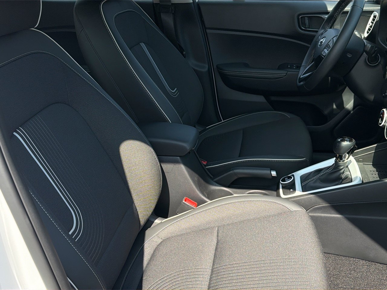 Certified 2024 Hyundai Venue Limited FWD image 25