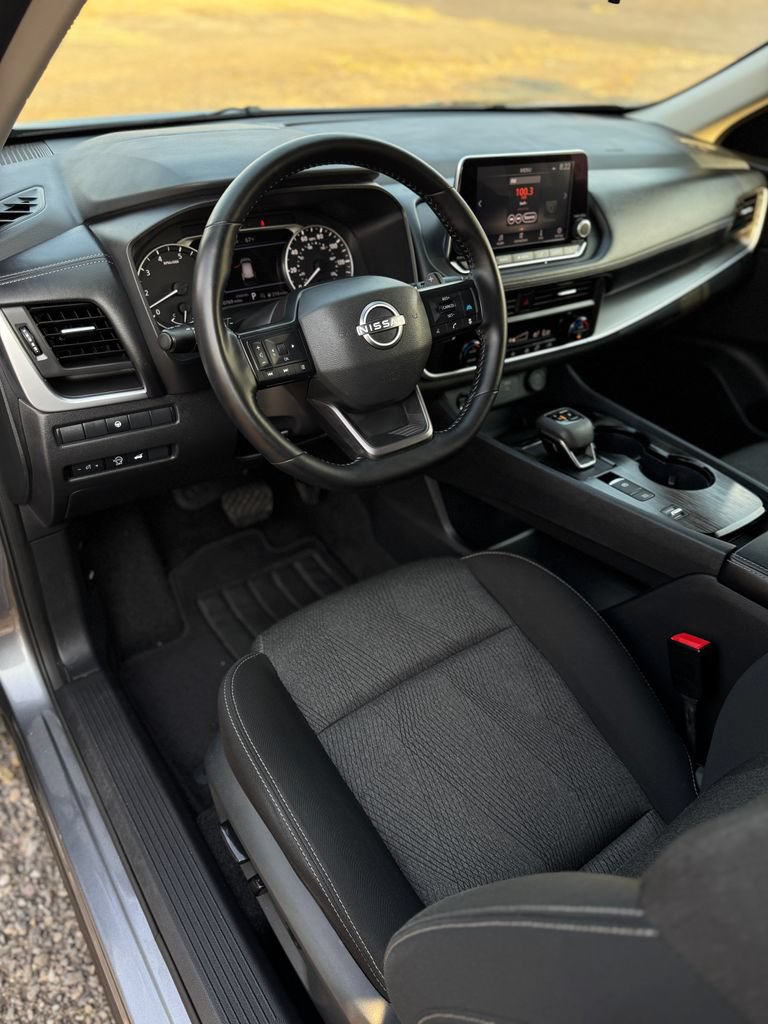 Used 2025 Nissan Rogue SV FWD image 29