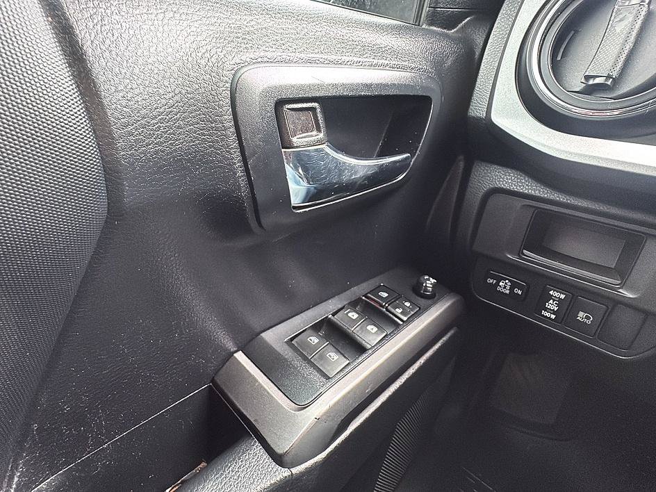 Used 2019 Toyota Tacoma TRD Sport AWD/4WD image 15