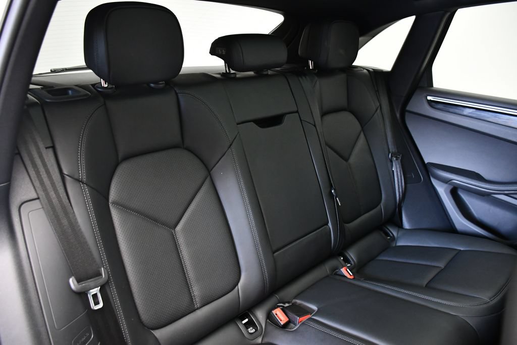 Certified 2023 Porsche Macan AWD/4WD image 47