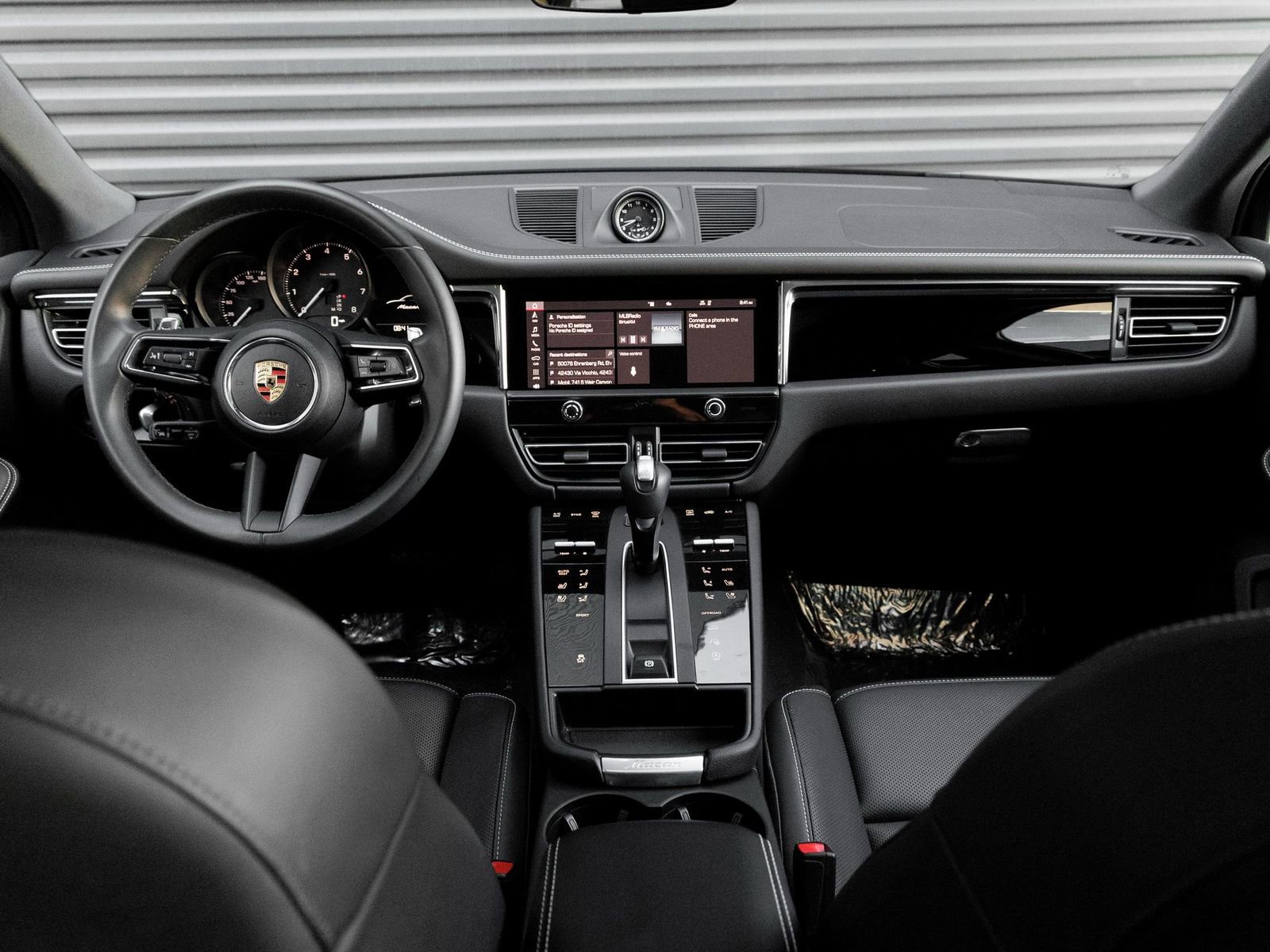 Used 2025 Porsche Macan AWD/4WD image 16