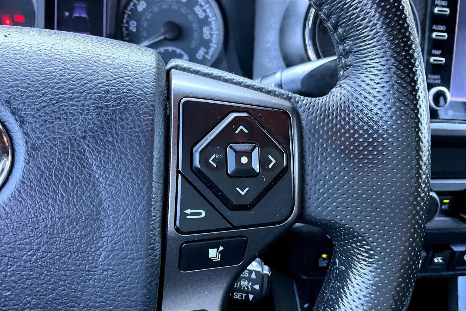 Used 2020 Toyota Tacoma TRD Off-Road w/ Technology Package AWD/4WD image 23