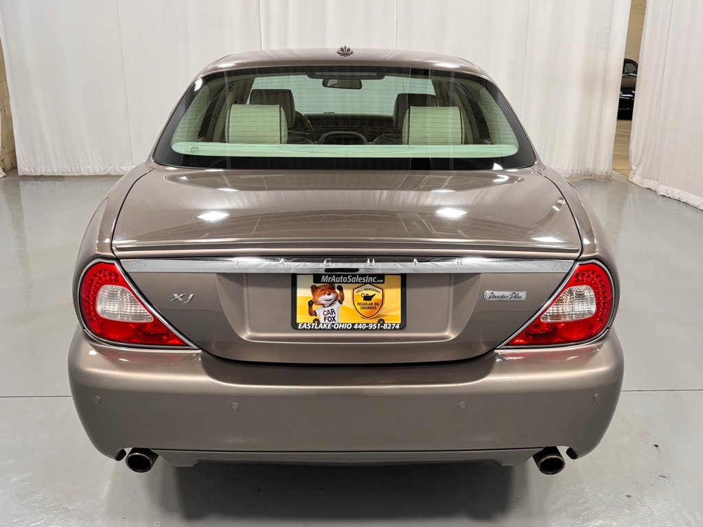 Used 2008 Jaguar XJ8 L image 6