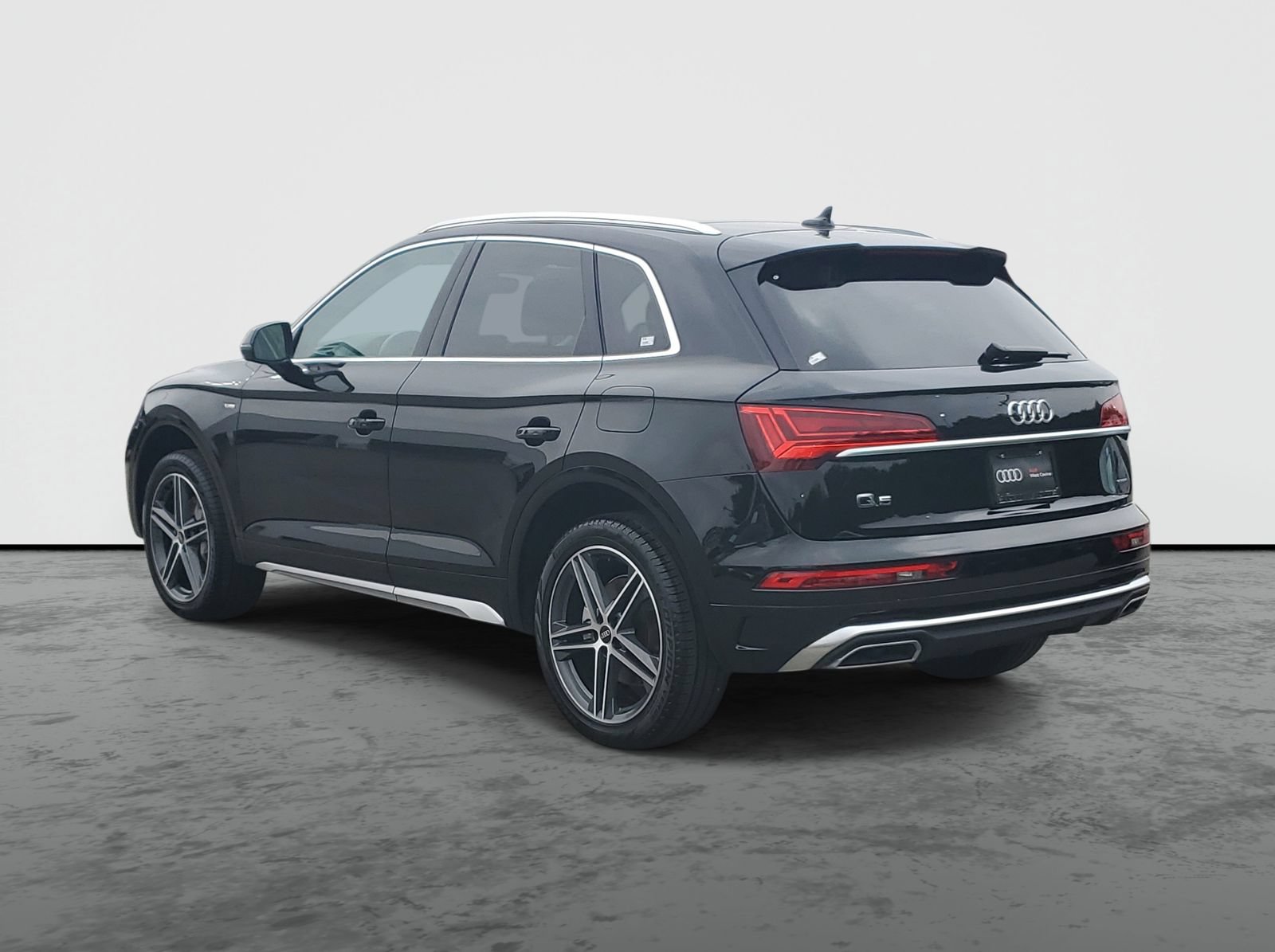 Used 2023 Audi Q5 e Premium w/ Convenience Package AWD/4WD image 3