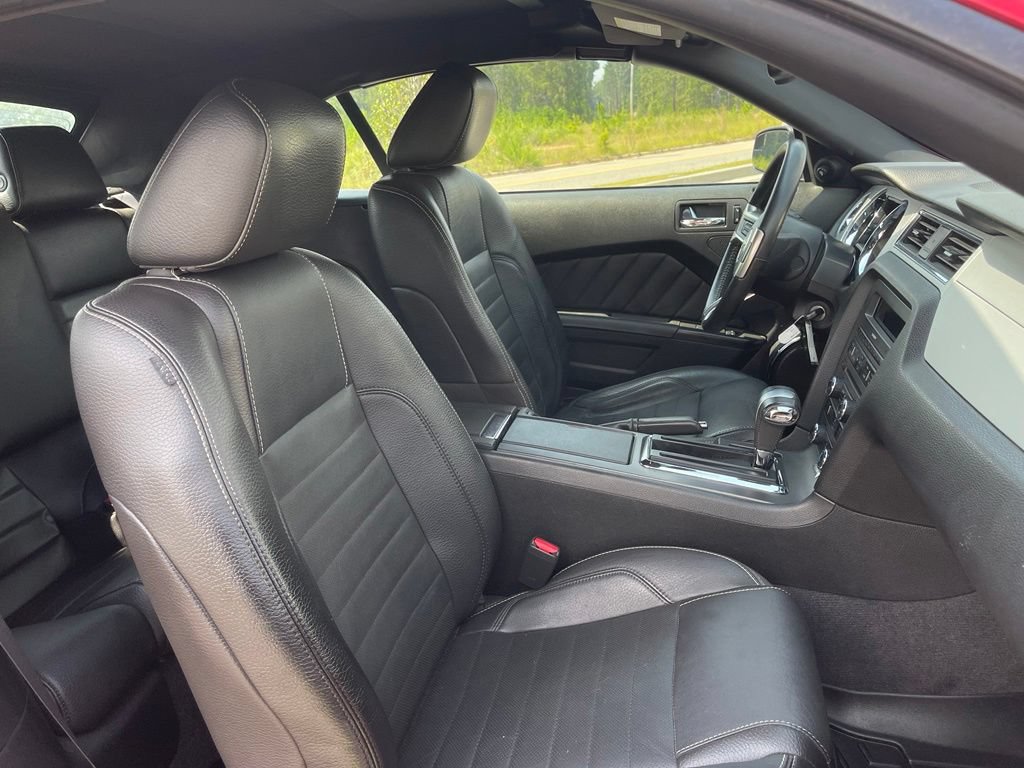 Used 2011 Ford Mustang Premium w/ 202A Rapid Spec Order Code RWD image 33