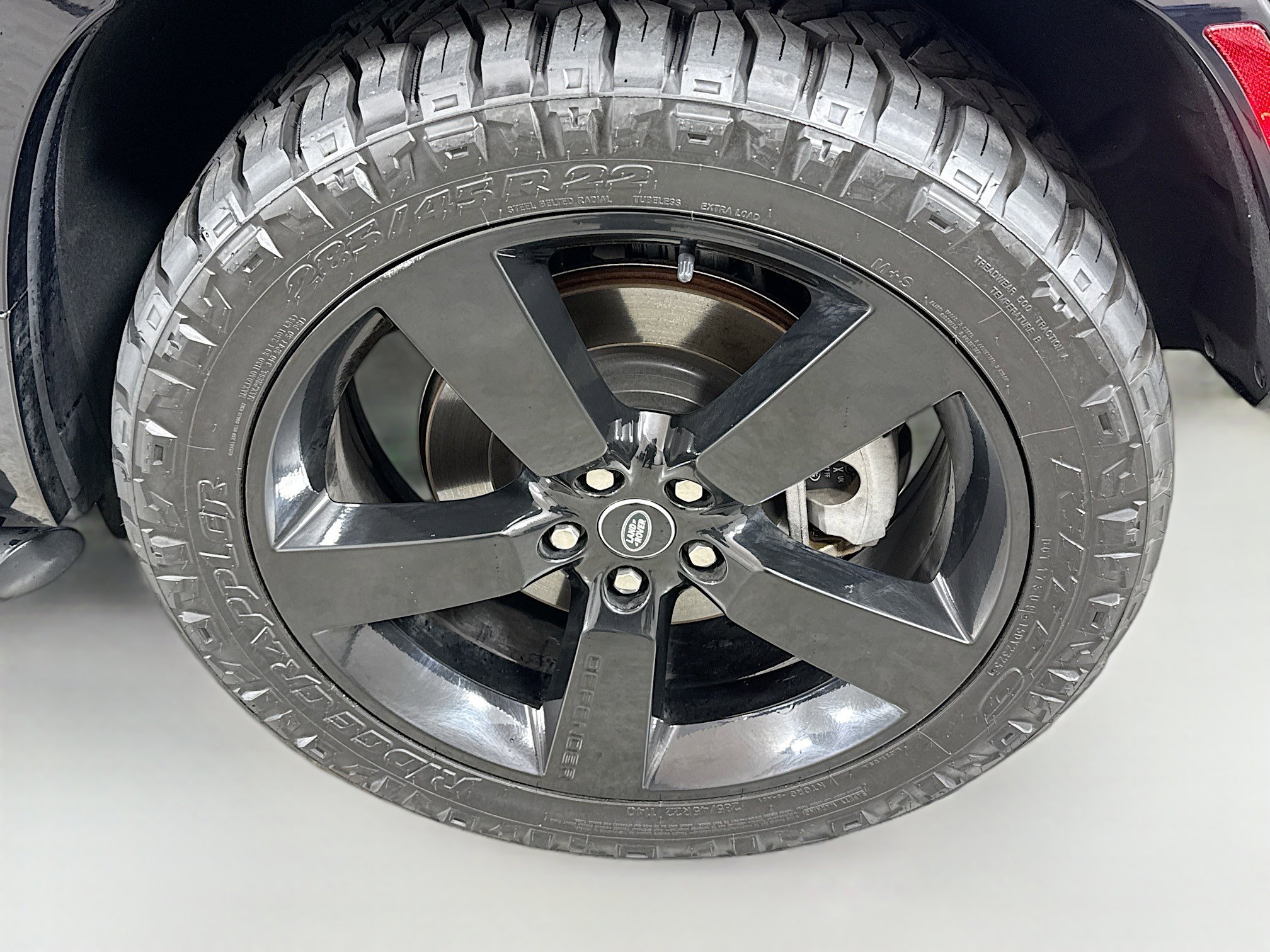 Used 2025 Land Rover Defender 110 X-Dynamic SE image 29