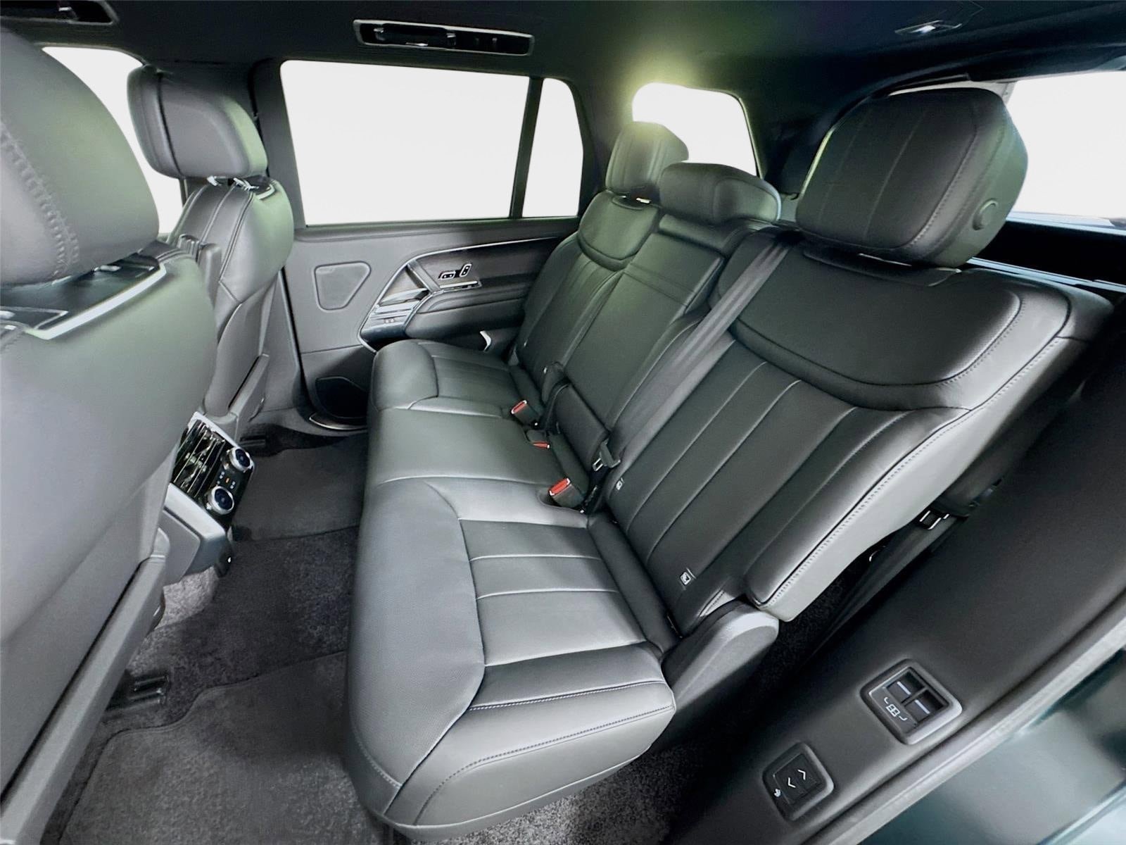 New 2026 Land Rover Range Rover Long Wheelbase SE AWD/4WD image 24