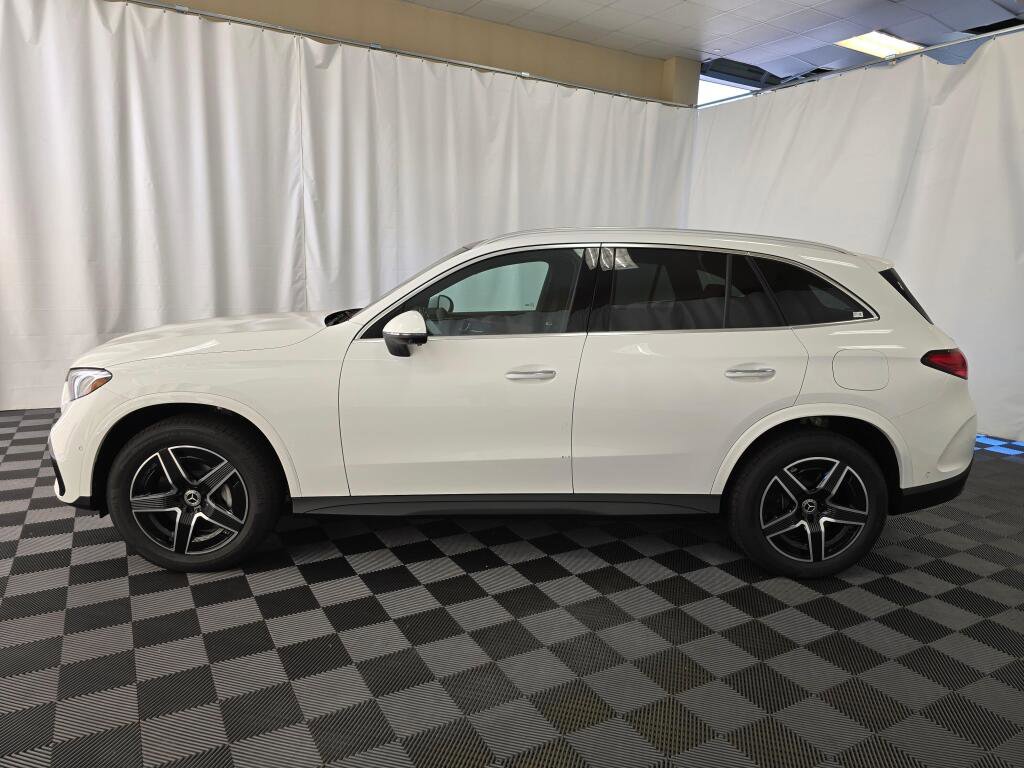 New 2026 Mercedes-Benz GLC 350e 4MATIC image 3