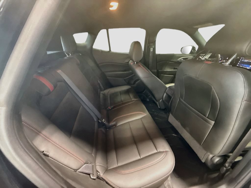 Used 2025 Chevrolet Trax RS w/ Sunroof Package FWD image 25