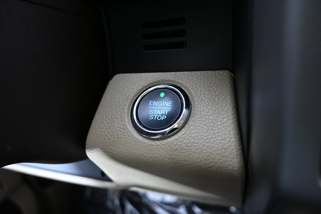 Used 2019 Ford F150 Lariat w/ Equipment Group 502A Luxury AWD/4WD image 32