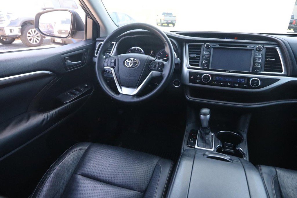 Used 2014 Toyota Highlander Limited AWD/4WD image 18