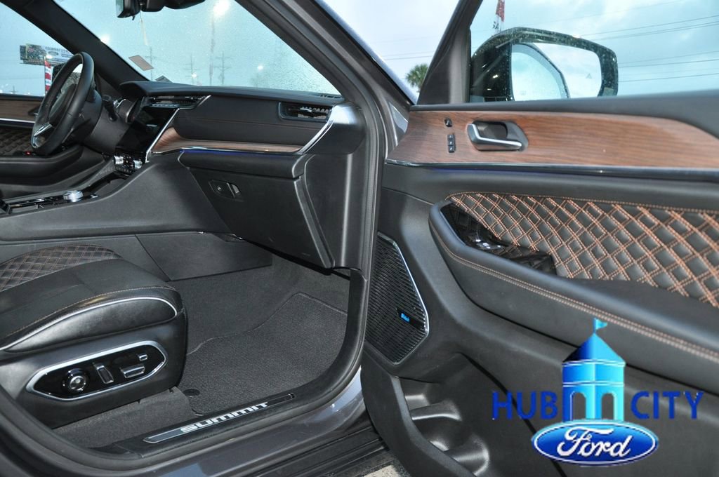 Used 2023 Jeep Grand Cherokee L Summit w/ Advanced Protech Group IV image 17