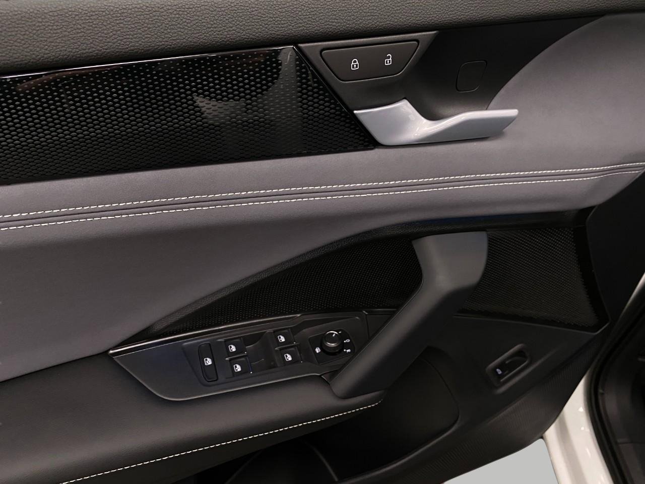 New 2026 Volkswagen Tiguan SE image 28