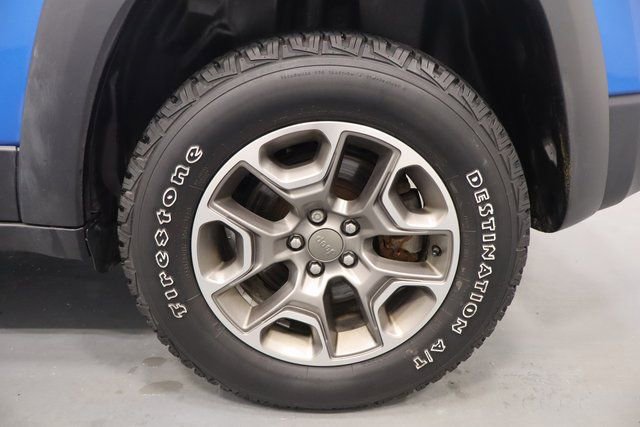 Used 2020 Jeep Cherokee Trailhawk image 26