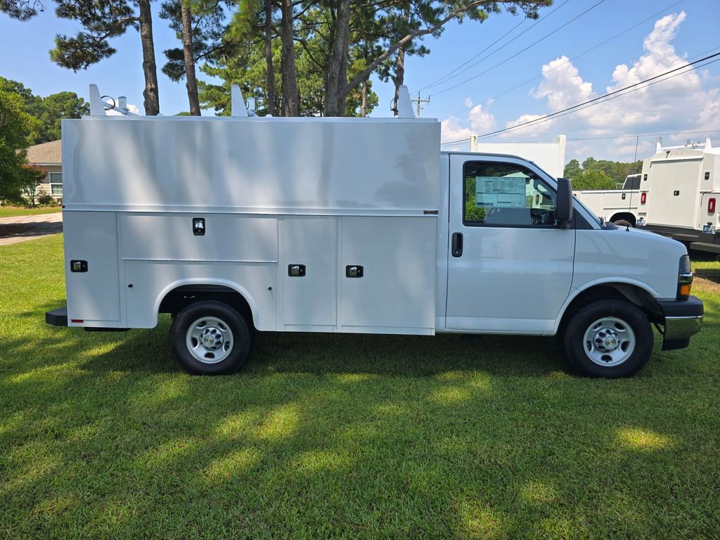 New 2025 Chevrolet Express 3500 w/ Power Convenience Package RWD video 2
