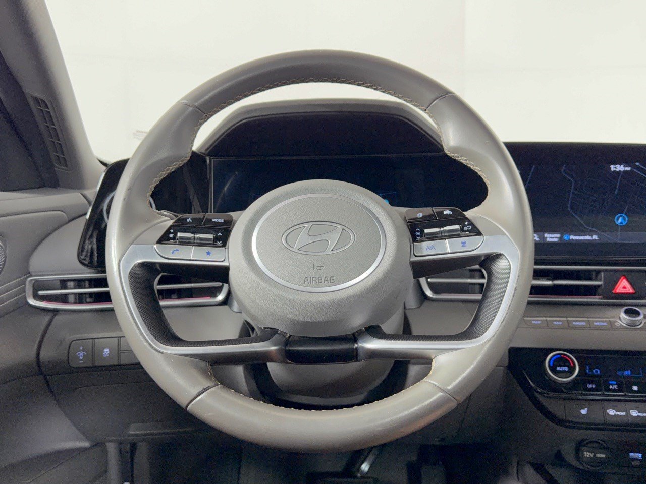 Used 2025 Hyundai Elantra SEL FWD image 10