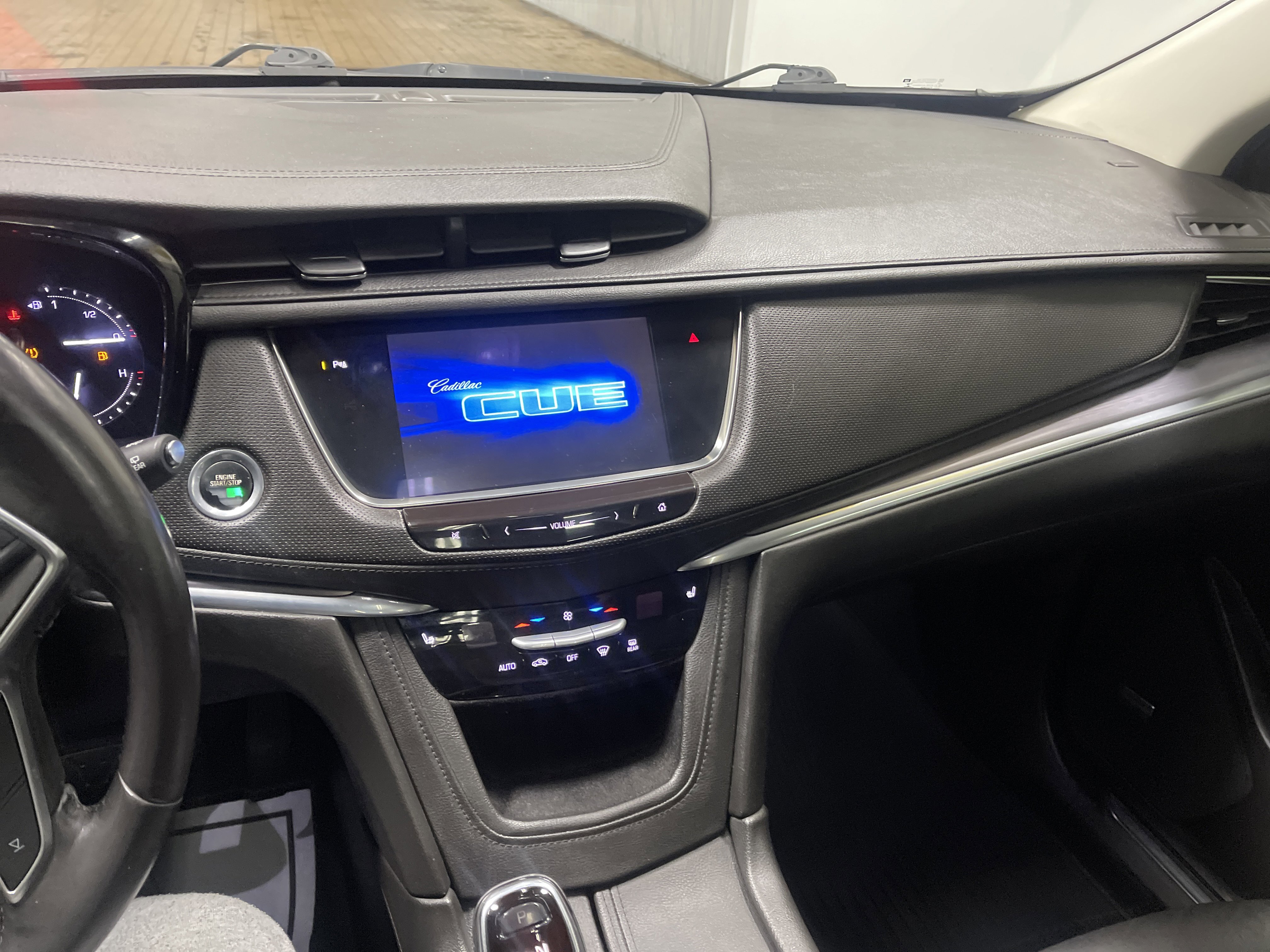 Used 2017 Cadillac XT5 Luxury w/ Driver Awareness Package image 30