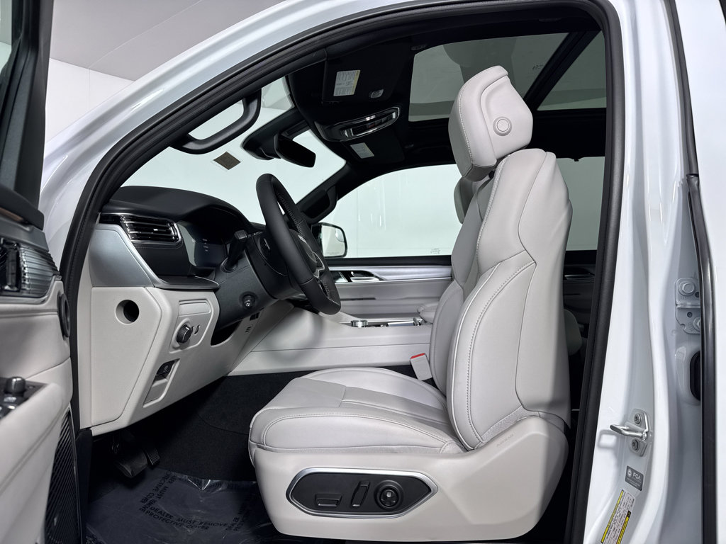 New 2026 Jeep Grand Wagoneer Limited AWD/4WD image 7