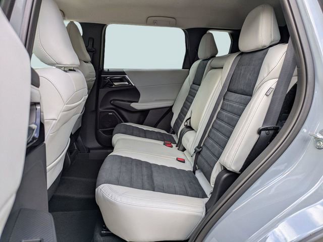 New 2026 Mitsubishi Outlander SE FWD image 15