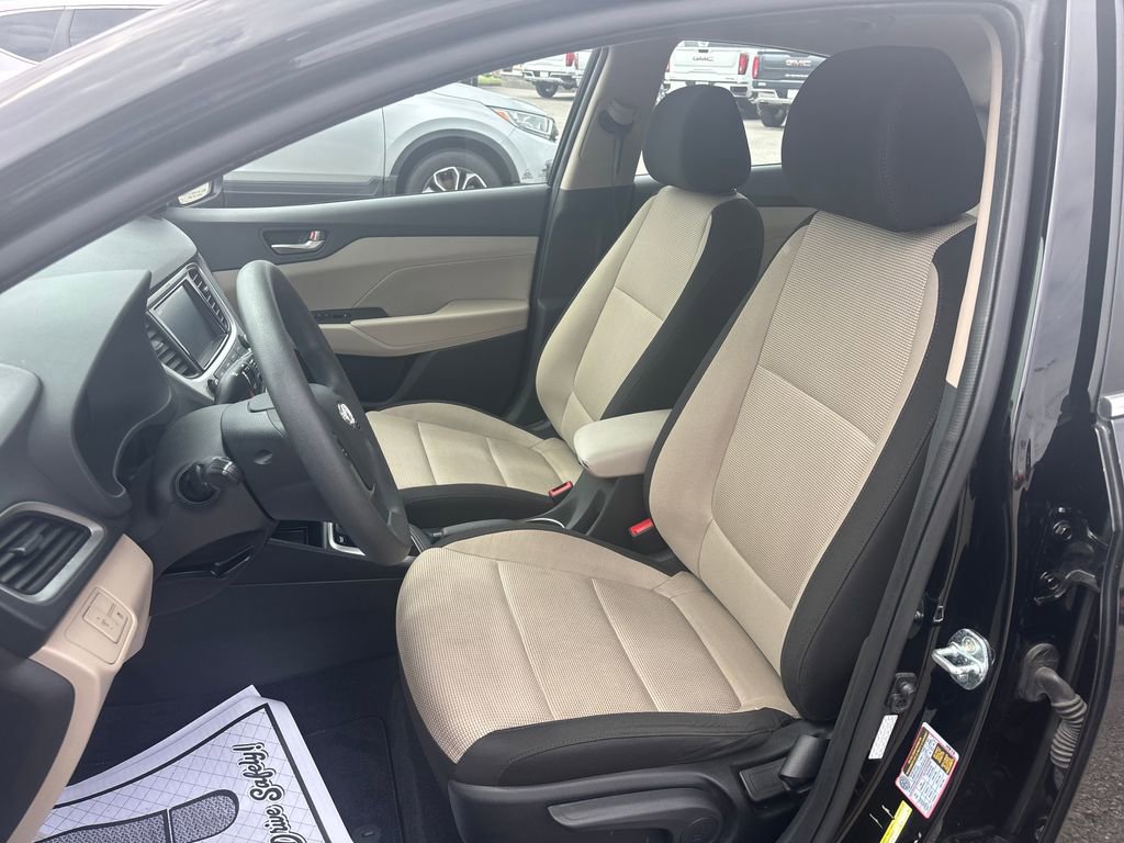 Used 2022 Hyundai Accent SEL FWD image 14