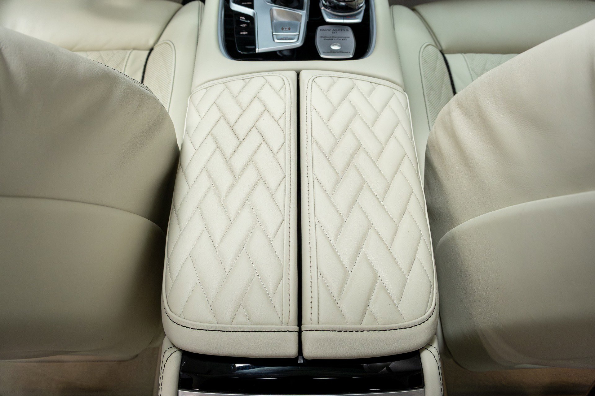 Used 2020 BMW ALPINA B7 xDrive w/ Interior Design Package image 35