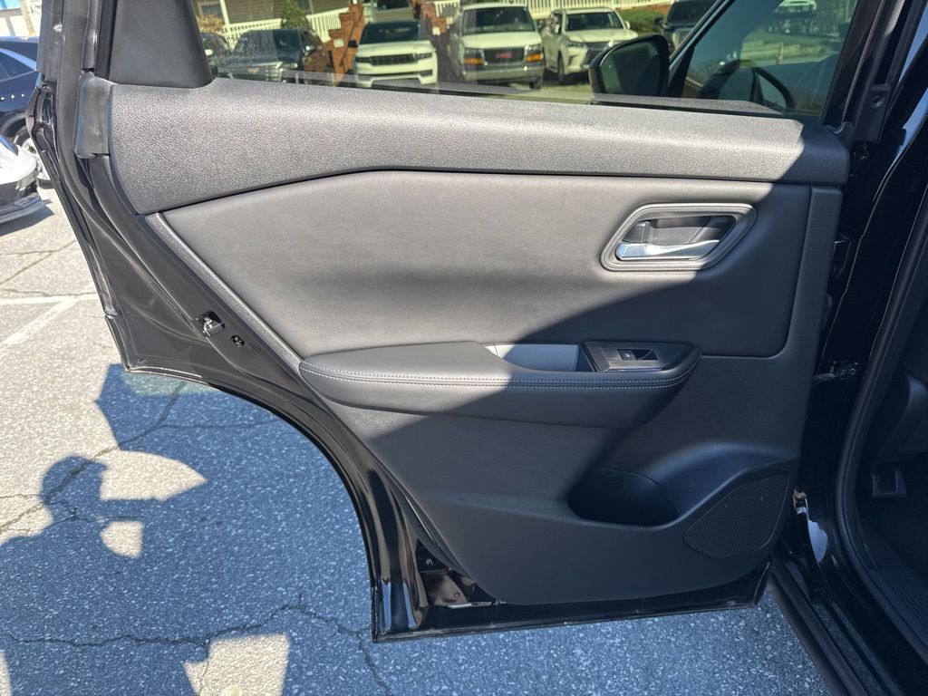 Used 2024 Nissan Rogue SV AWD/4WD image 24