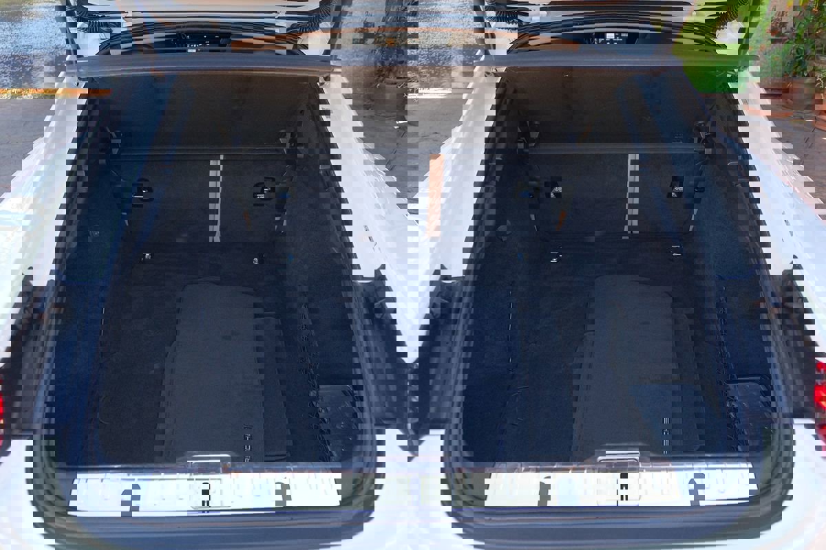 Used 2017 Porsche Panamera image 38