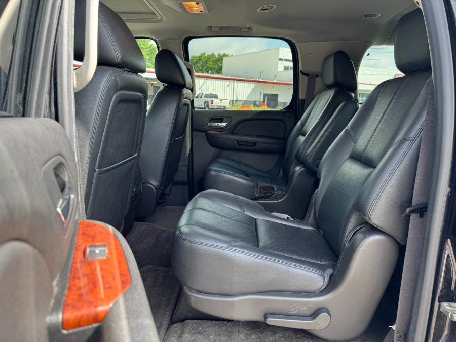 Used 2013 GMC Yukon XL SLT w/ SLT-2 Equipment Package AWD/4WD image 16