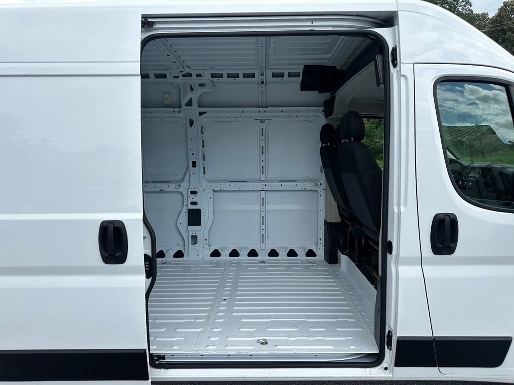 Used 2021 RAM ProMaster 2500 w/ Convenience Group FWD image 23