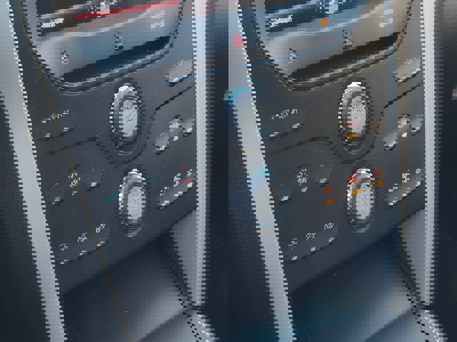 Used 2013 Ford Explorer XLT image 19