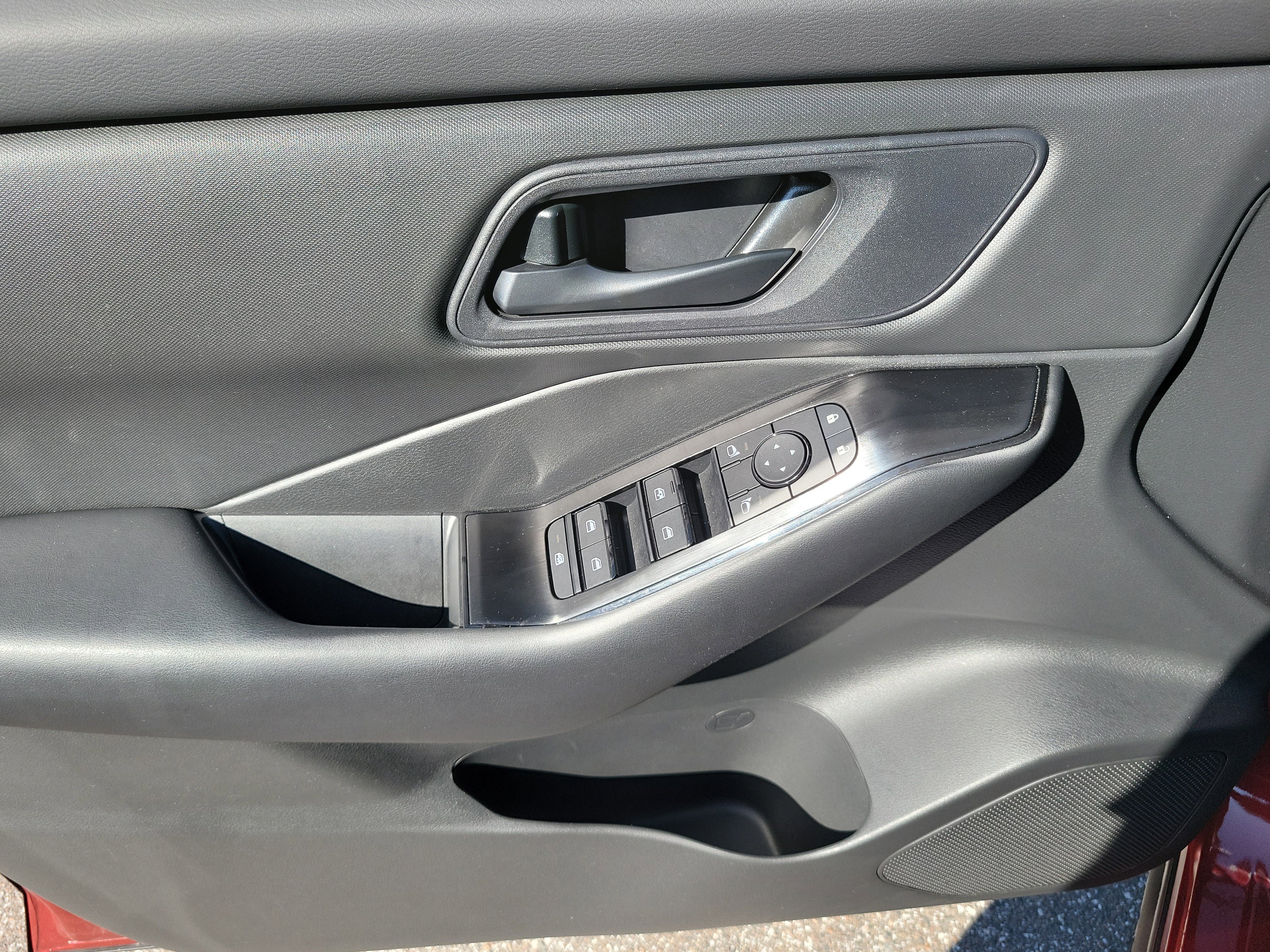 Certified 2025 Nissan Rogue S image 17