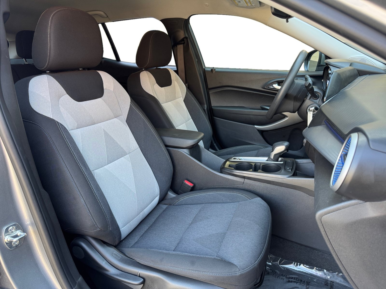 Used 2025 Chevrolet Trax LS w/ LS Convenience Package FWD image 15