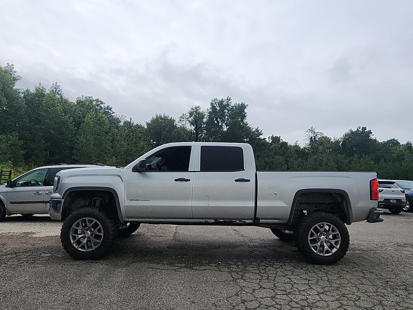 Used 2017 GMC Sierra 1500 4x4 Crew Cab w/ Sierra Convenience Package image 2