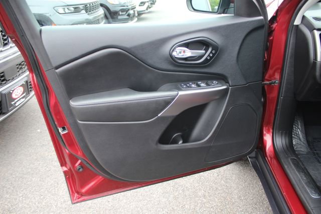 Used 2021 Jeep Cherokee Limited AWD/4WD image 19
