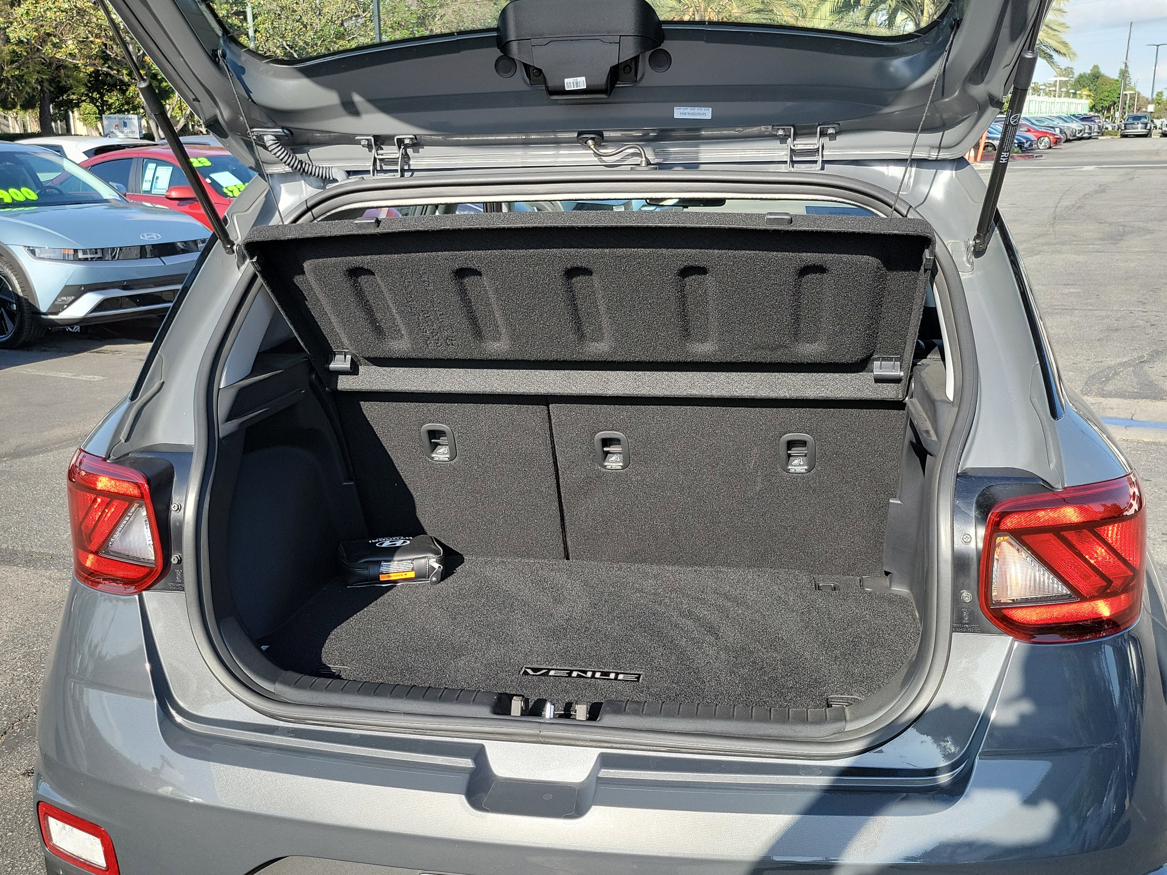 Certified 2025 Hyundai Venue SEL FWD image 16