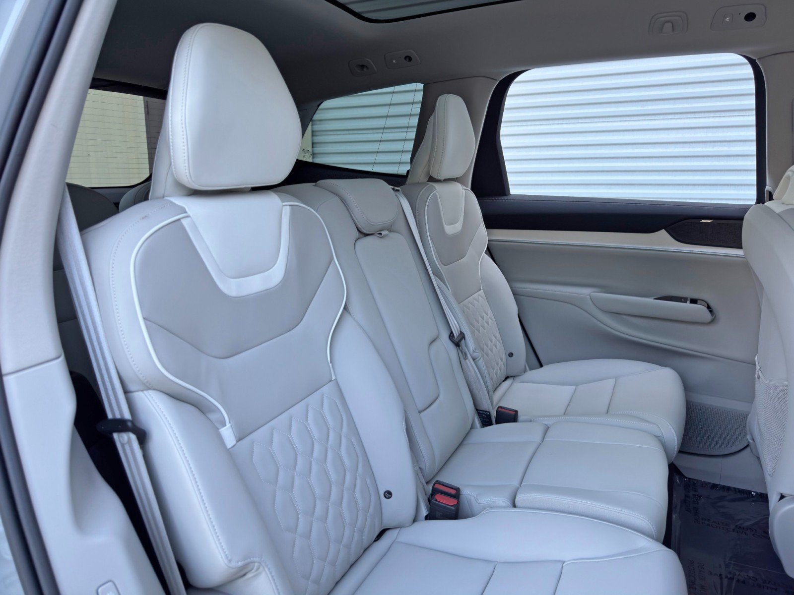 Used 2025 Volvo EX90 Ultra AWD/4WD image 33