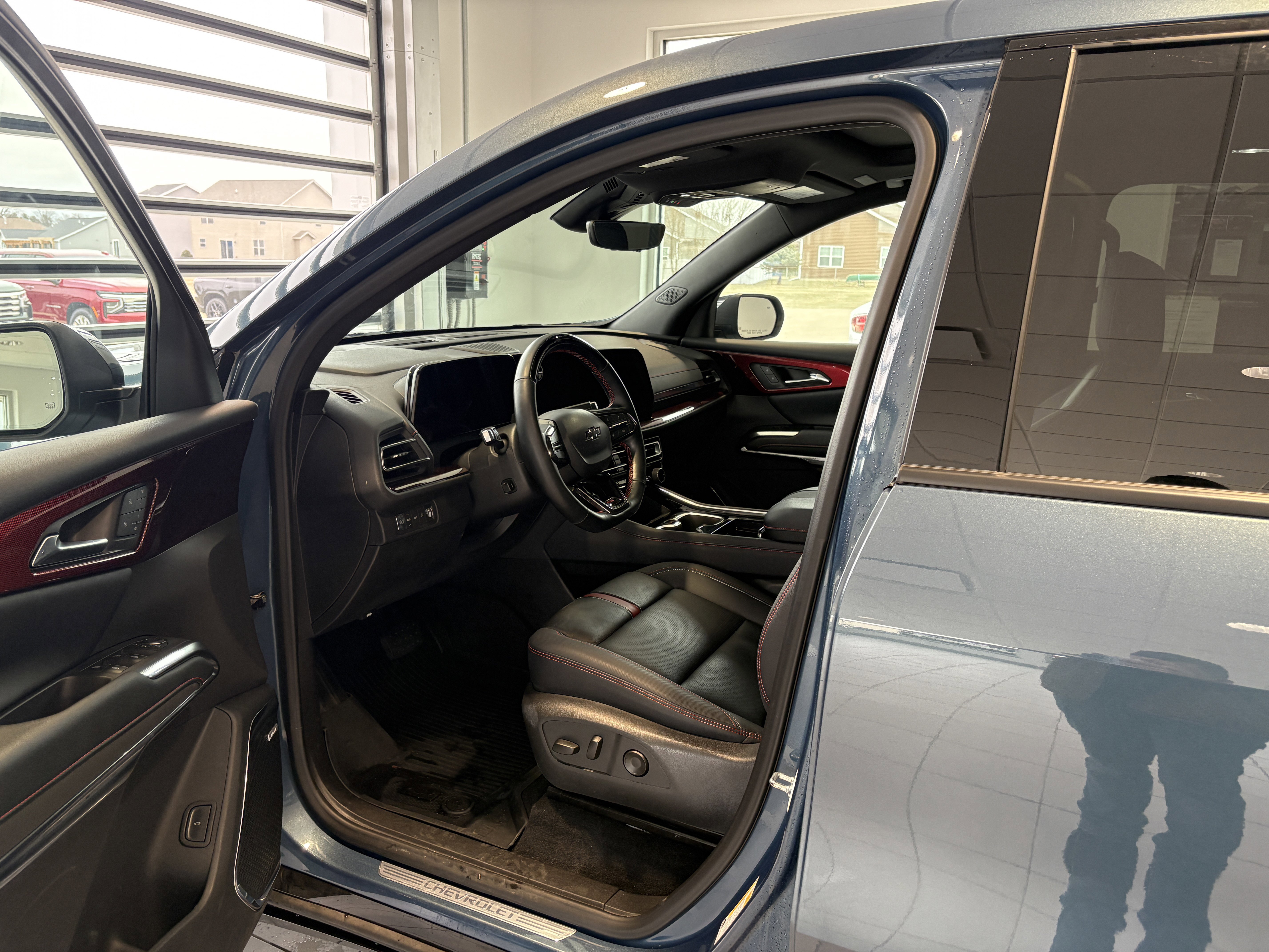 Used 2025 Chevrolet Traverse RS w/ LPO, Floor Liner Package image 8