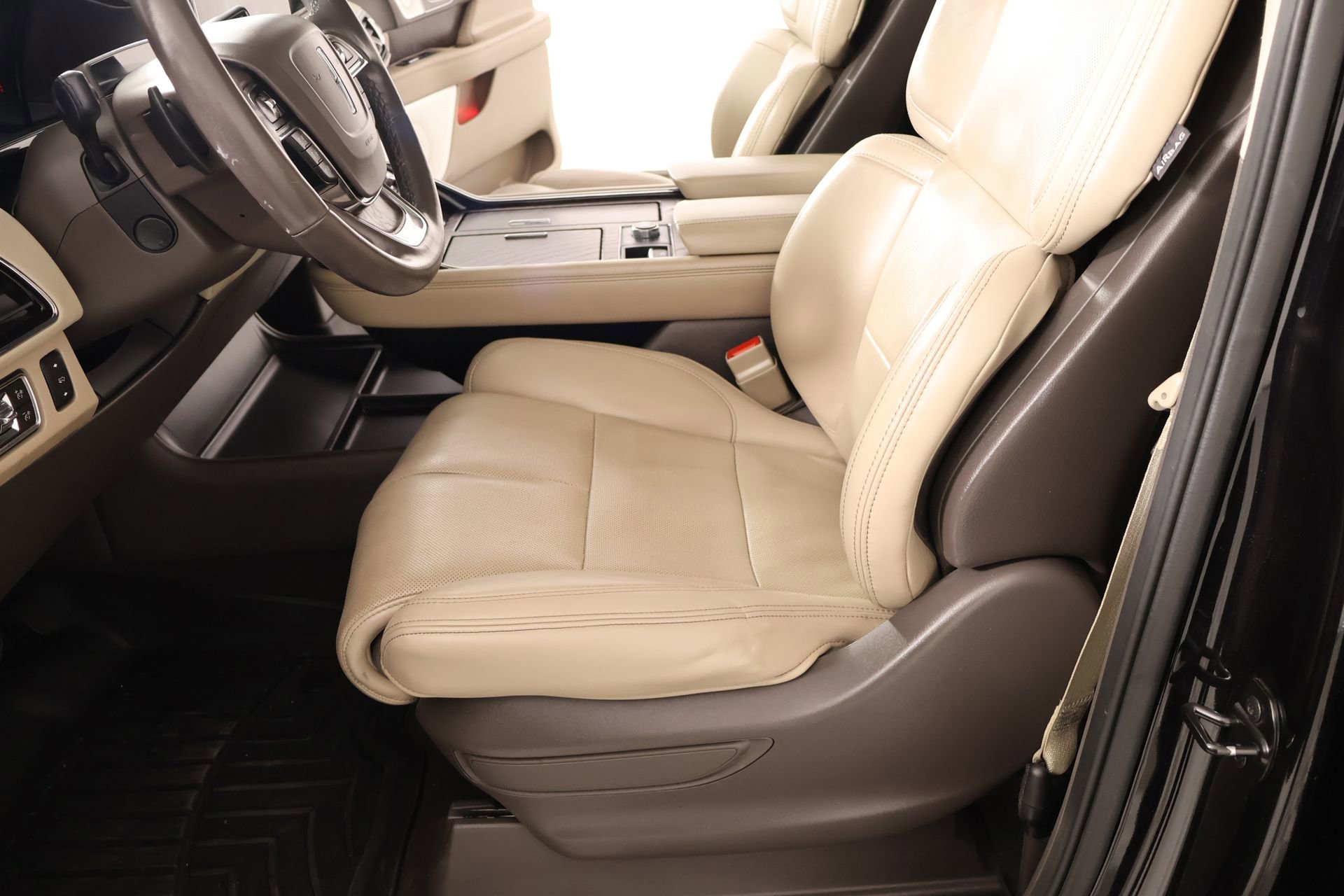 Used 2022 Lincoln Navigator Reserve image 12