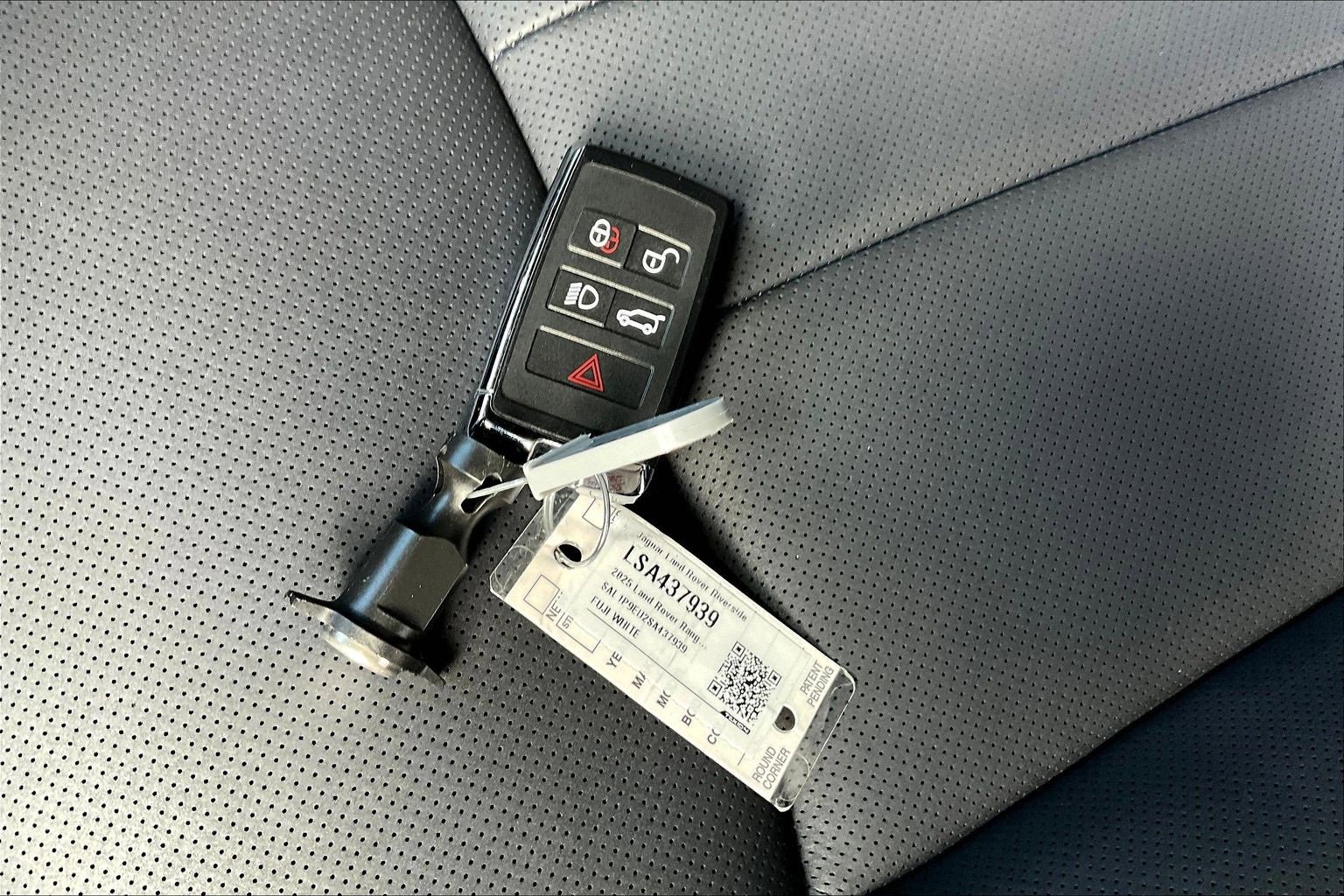 Used 2025 Land Rover Range Rover Sport SE image 11