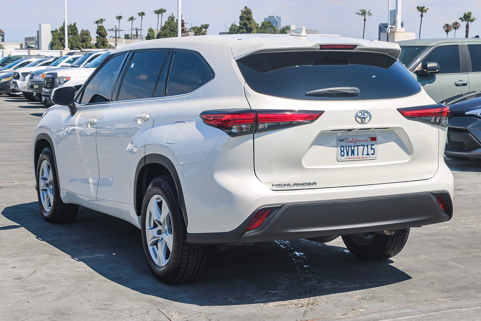 Used 2021 Toyota Highlander L FWD image 7