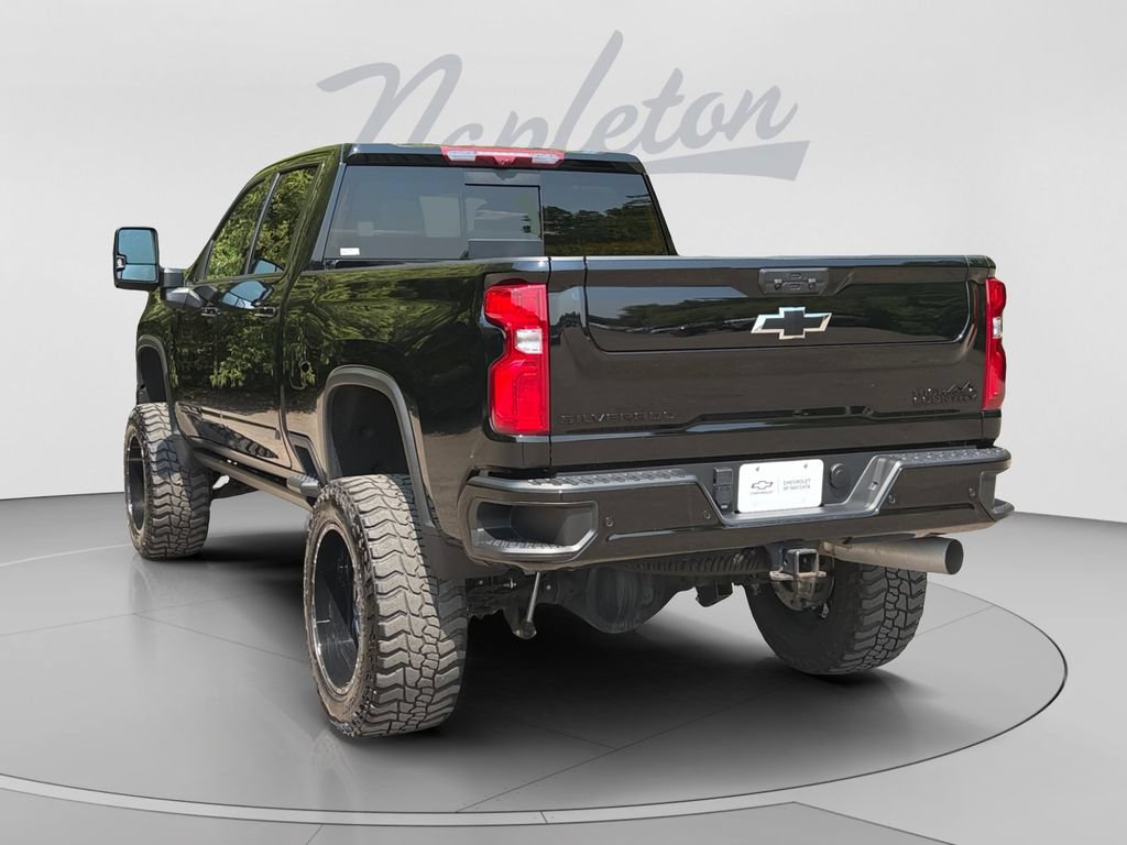 Used 2024 Chevrolet Silverado 3500 High Country w/ High Country Premium Package AWD/4WD image 3