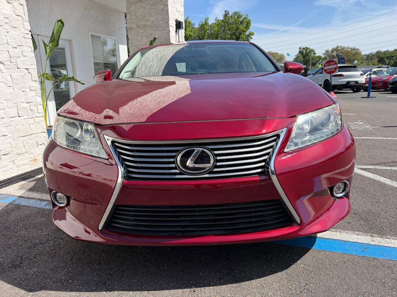 Used 2014 Lexus ES 350 w/ Luxury Package FWD image 4