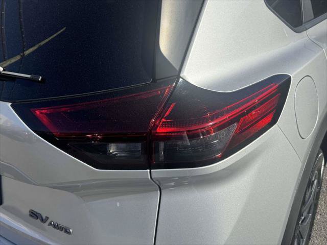 Used 2024 Nissan Rogue SV AWD/4WD image 9