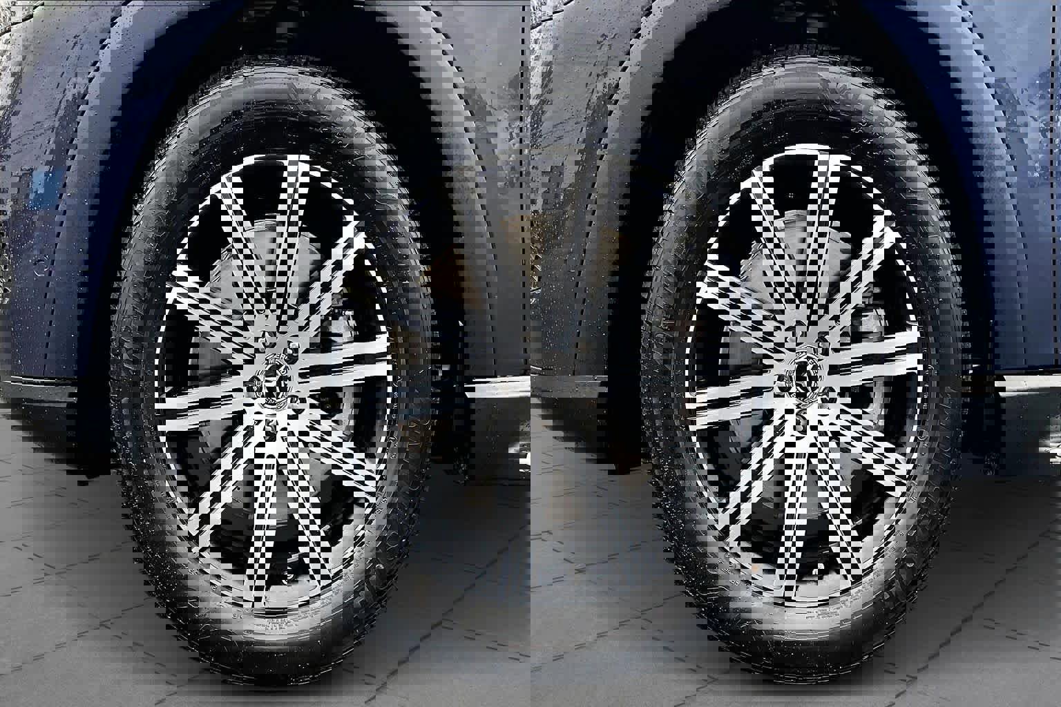 Used 2025 Mercedes-Benz GLE 450e 4MATIC image 11